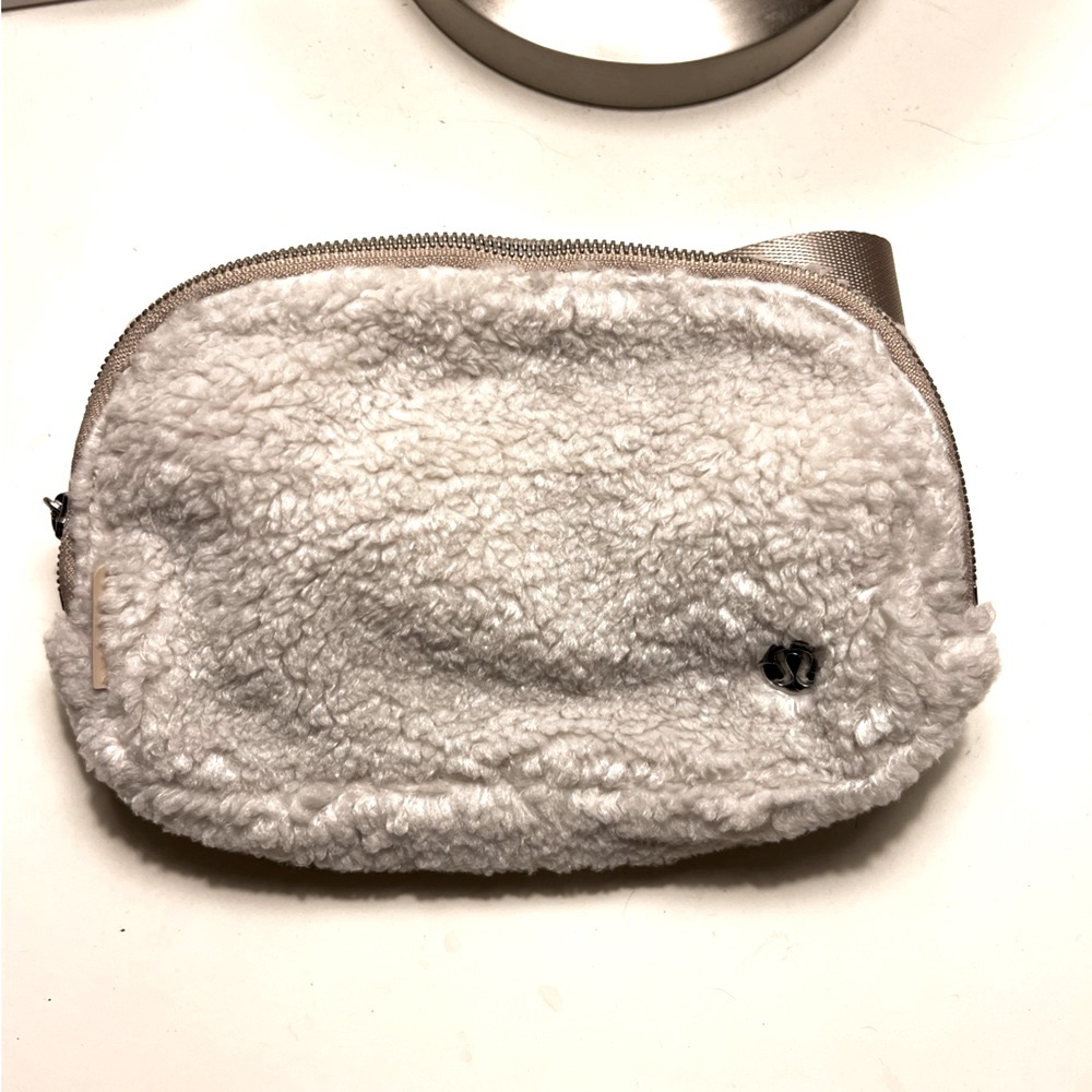 NWT Lululemon Everywhere Belt Bag